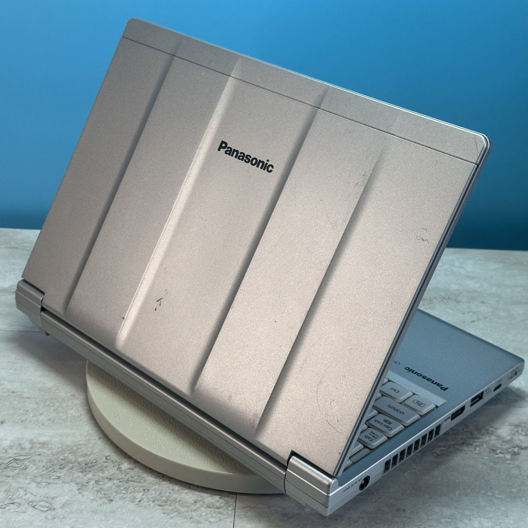 PanasonicLet高性能モバイルノート最軽量クラス 8世代4コアi5 メモリ8G SSD512G