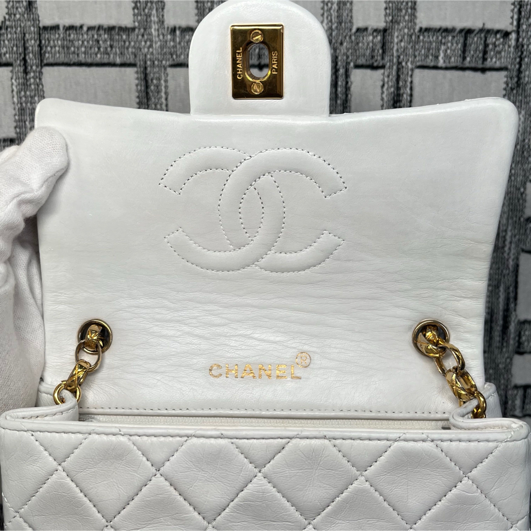 CHANEL(シャネル)のレア✨ヴィンテージCHANELミニマトラッセ　チェーンショルダーバッグ　ホワイト レディースのバッグ(ショルダーバッグ)の商品写真