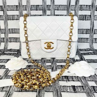 シャネル(CHANEL)のレア✨ヴィンテージCHANELミニマトラッセ　チェーンショルダーバッグ　ホワイト(ショルダーバッグ)