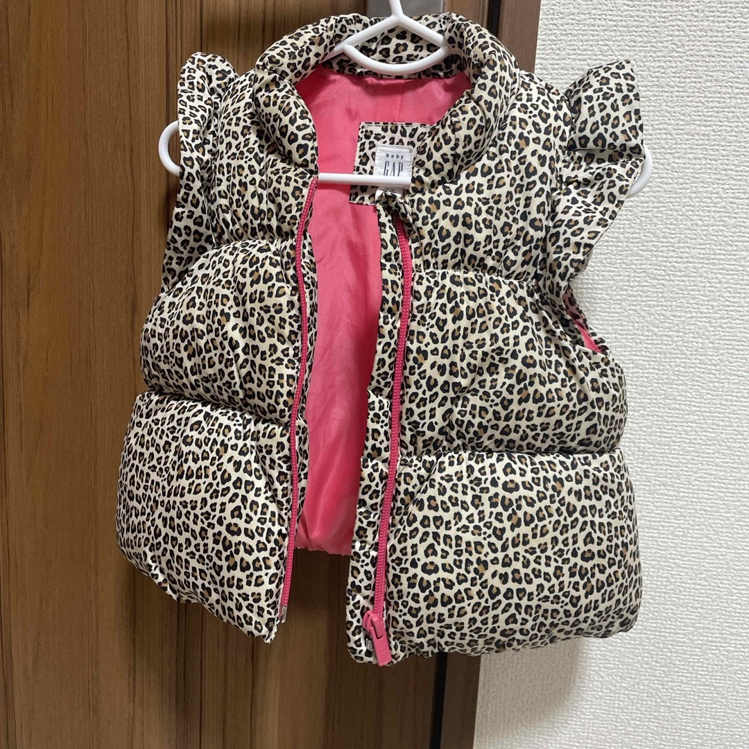 babyGAP(ベビーギャップ)のBABY GAP ヒョウ柄ベスト キッズ/ベビー/マタニティのキッズ服女の子用(90cm~)(ジャケット/上着)の商品写真