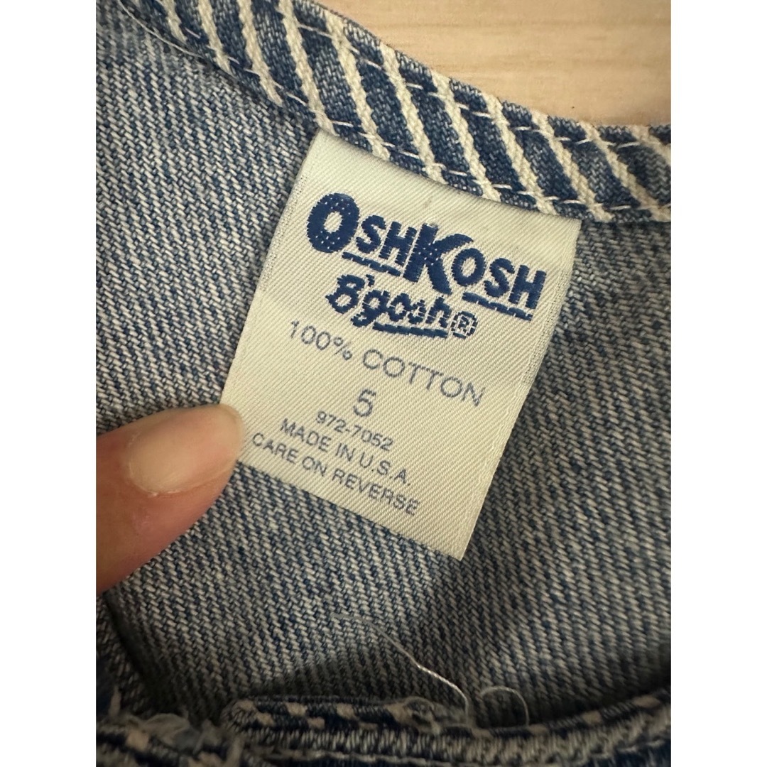 OshKosh(オシュコシュ)のオシュコシュ　デニムワンピース キッズ/ベビー/マタニティのキッズ服女の子用(90cm~)(ワンピース)の商品写真