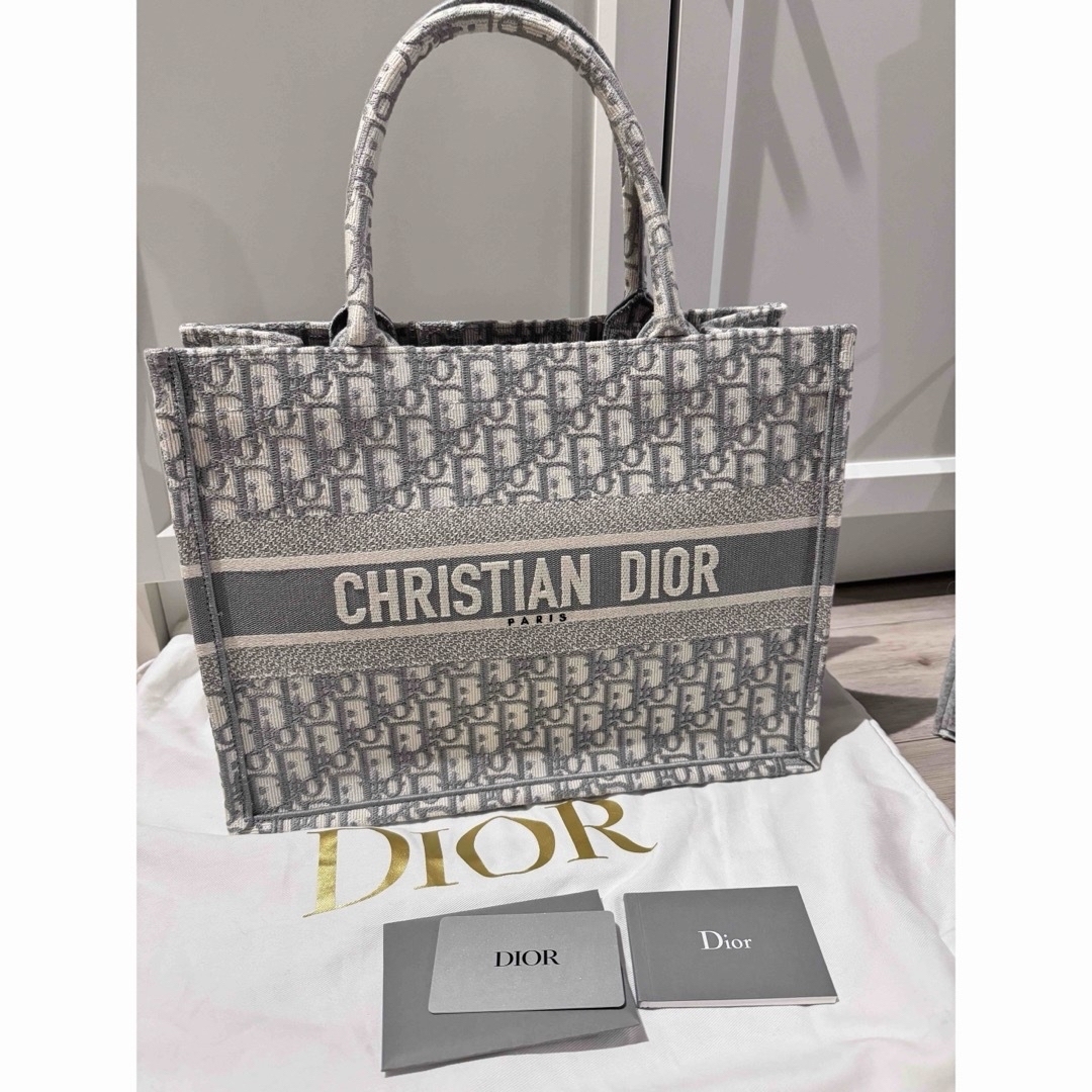 Christian Dior(クリスチャンディオール)のクリスチャンディオール トートバッグ ブックトート ミディアム  レディースのバッグ(トートバッグ)の商品写真