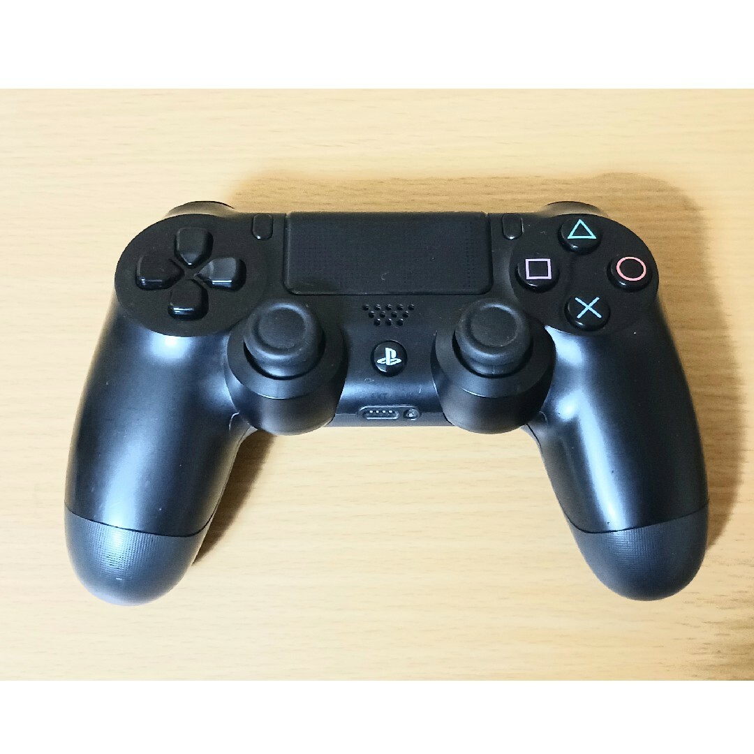 PlayStation4(プレイステーション4)のPlayStation4 PS4 本体 CUH-2000 AB01 エンタメ/ホビーのゲームソフト/ゲーム機本体(家庭用ゲーム機本体)の商品写真