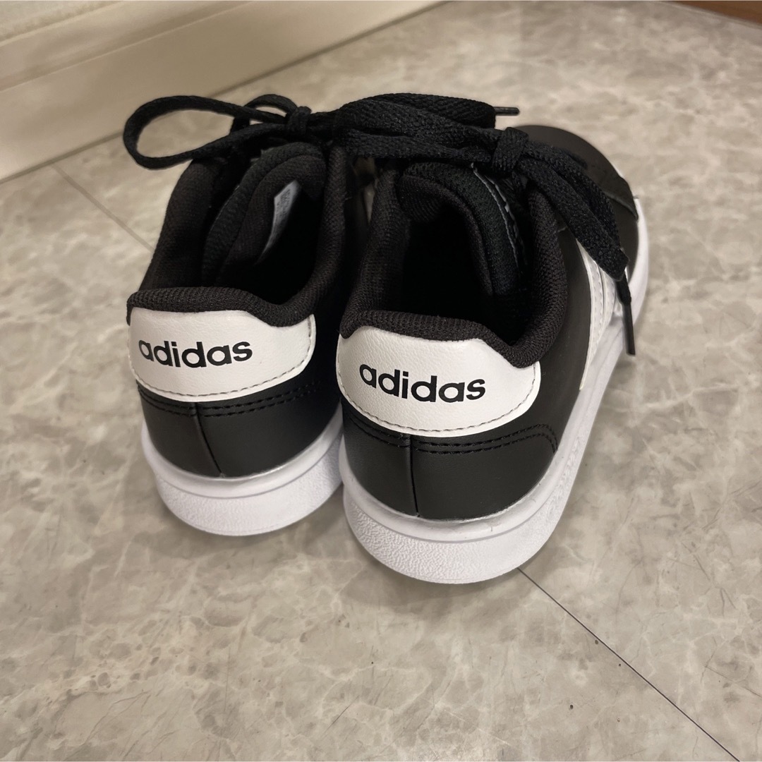 adidas スニーカー　17.5cm