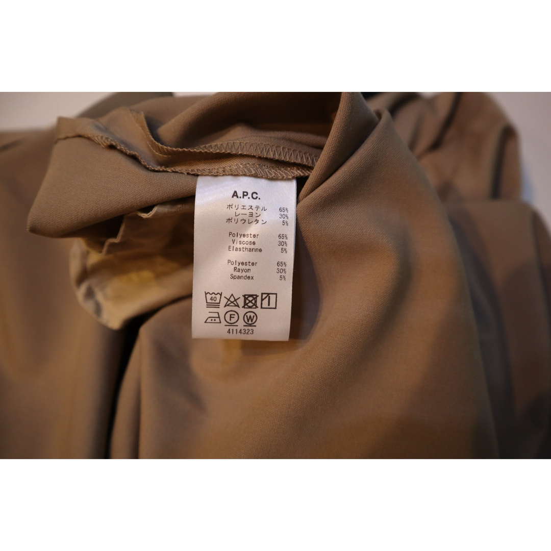 A.P.C(アーペーセー)のA.P.C. アーペーセー  シャツワンピース ベージュ 36サイズ レディースのワンピース(ひざ丈ワンピース)の商品写真