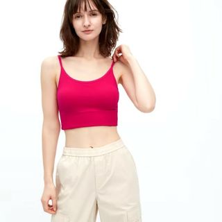 ユニクロ(UNIQLO)のユニクロ【UNIQLO】シームレスハーフブラキャミソール  ピンク  M(キャミソール)