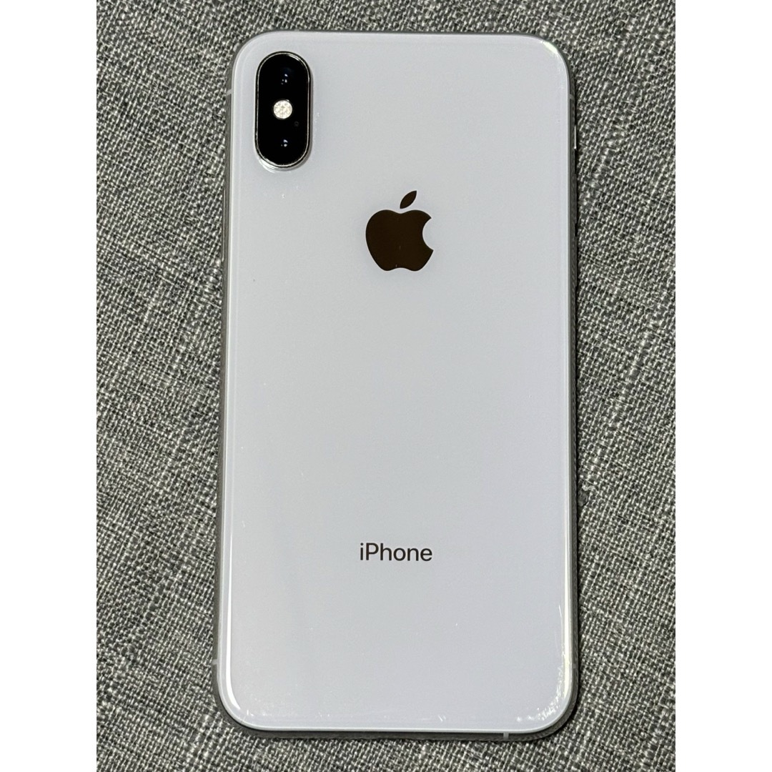 iPhone(アイフォーン)のiPhoneXs 64GB シルバー スマホ/家電/カメラのスマートフォン/携帯電話(スマートフォン本体)の商品写真