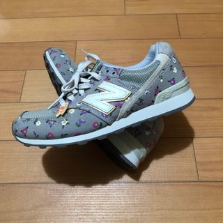 ニューバランス(New Balance)のニューバランス 小花柄 スニーカー 23.5 NIKE adidasグレー(スニーカー)