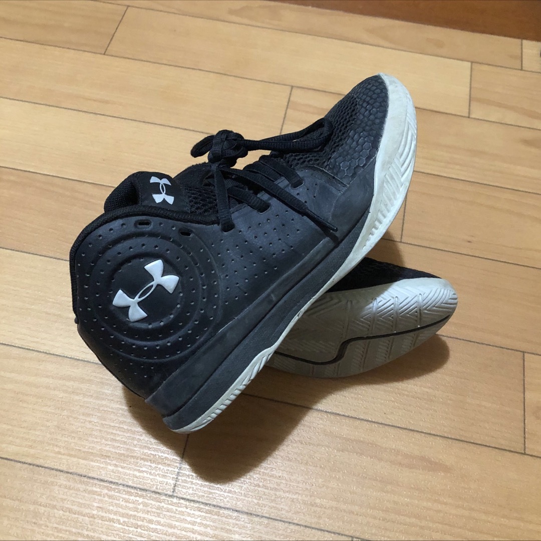 UNDER ARMOUR(アンダーアーマー)のアンダーアーマー ハイカットスニーカー 黒 23.0 野球 サッカー ブラック キッズ/ベビー/マタニティのキッズ靴/シューズ(15cm~)(スニーカー)の商品写真