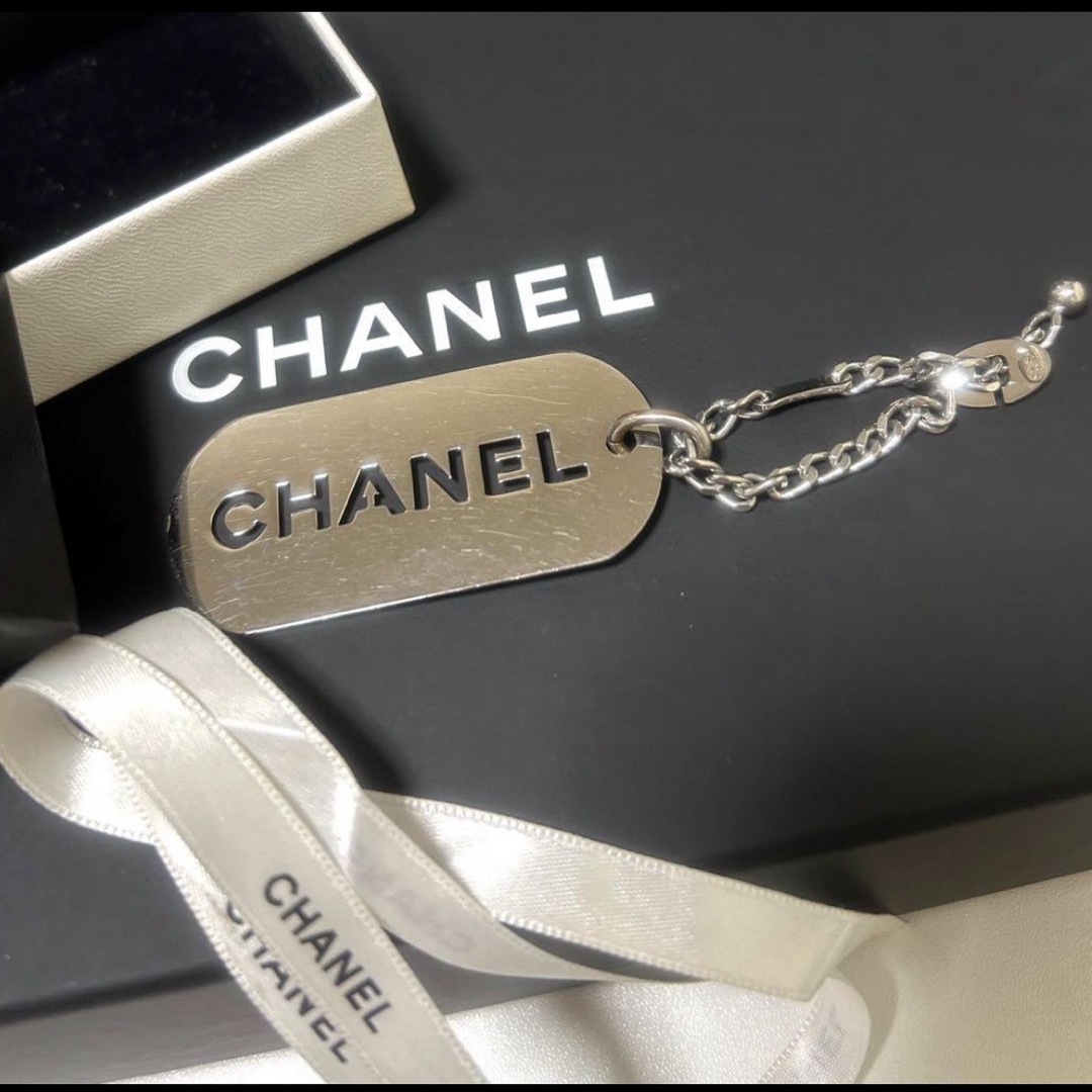 CHANEL シャネル ロゴプレート チャーム キーホルダー シルバー