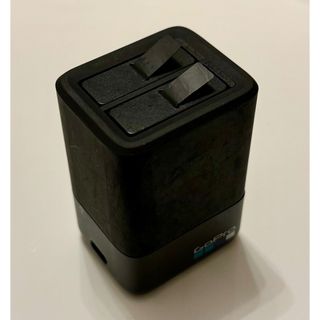 ゴープロ(GoPro)のGoPro バッテリ＋充電器 AABAT-001-AS AADBD-001-AS(ビデオカメラ)