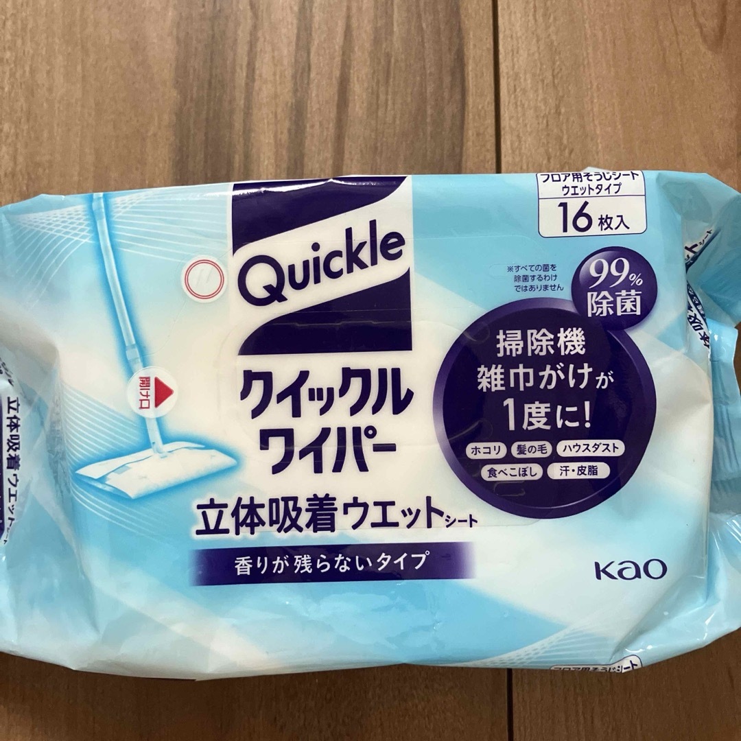 花王(カオウ)のクイックルワイパー本体　ウエットシート付き インテリア/住まい/日用品の日用品/生活雑貨/旅行(日用品/生活雑貨)の商品写真