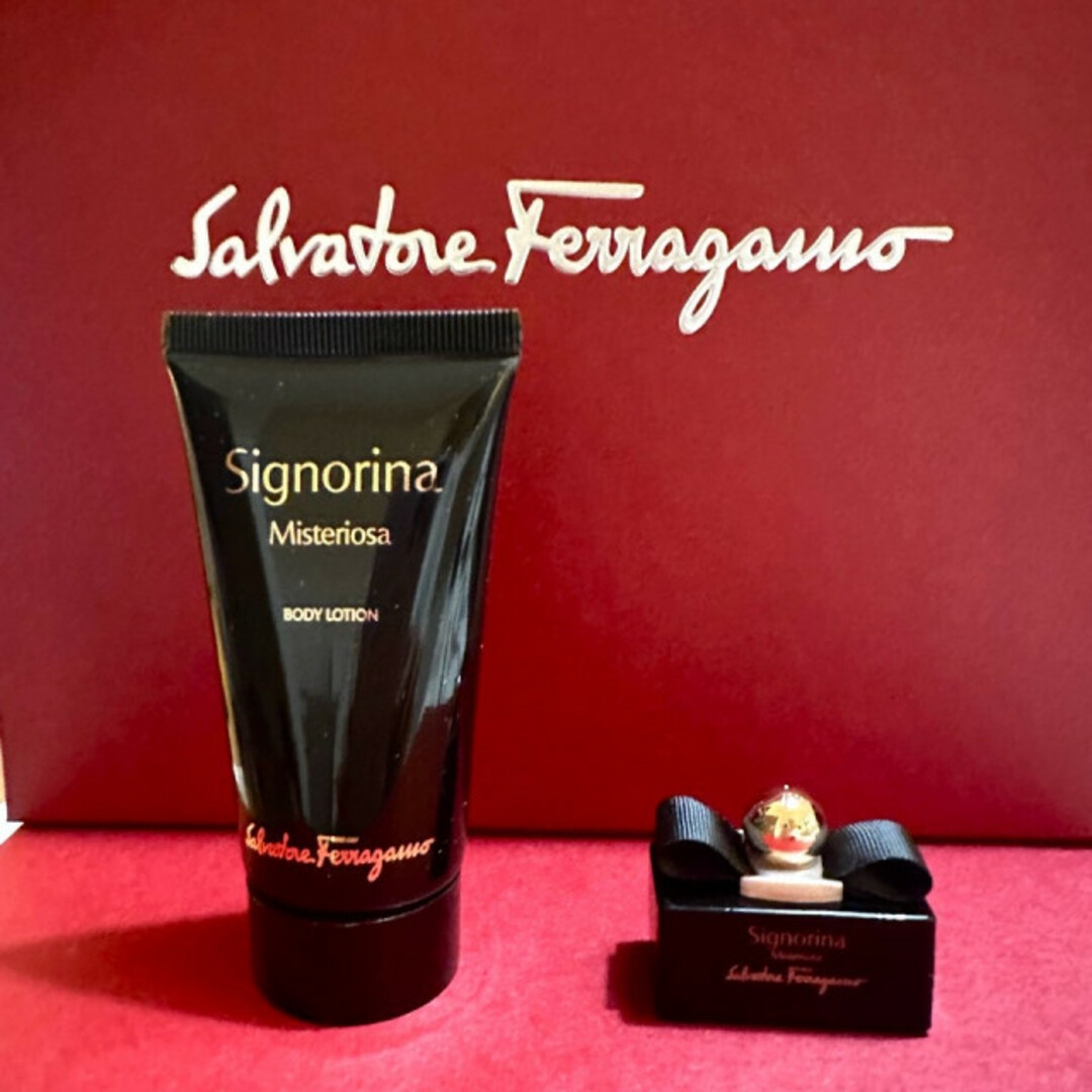 Salvatore Ferragamo(サルヴァトーレフェラガモ)の新品♡２点セット ボディローション オーデパルファム セット コスメ/美容のボディケア(ボディローション/ミルク)の商品写真