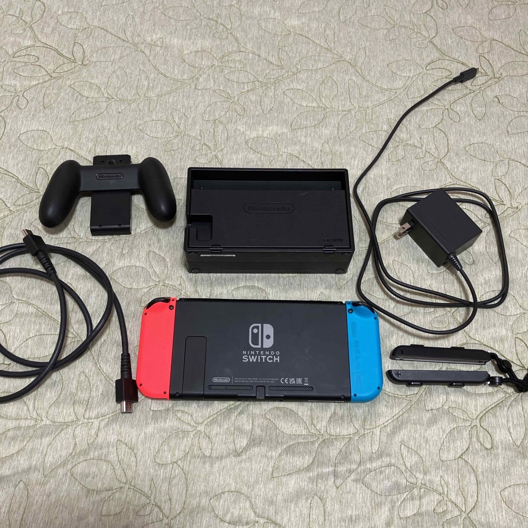 Nintendo Switch(ニンテンドースイッチ)のニンテンドースイッチ本体(箱なし)＆マイクロSDカード64GB エンタメ/ホビーのゲームソフト/ゲーム機本体(家庭用ゲーム機本体)の商品写真