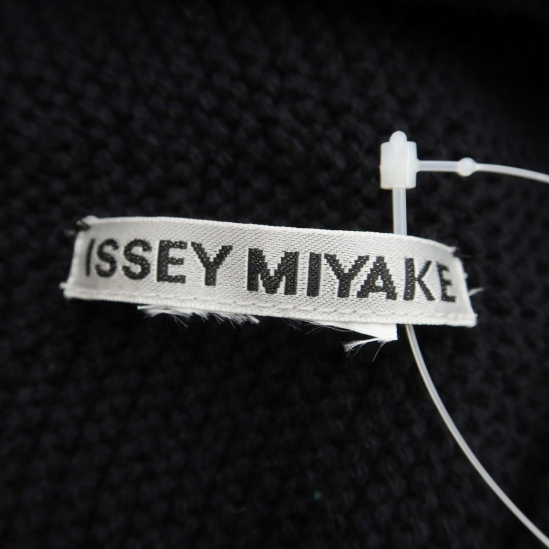 ISSEY MIYAKE(イッセイミヤケ)の【中古】イッセイミヤケ ISSEY MIYAKE 2023年秋冬 プルオーバーニット レディッシュブラウンxブラック【サイズ記載なし（L位）】【レディース】 レディースのトップス(ニット/セーター)の商品写真