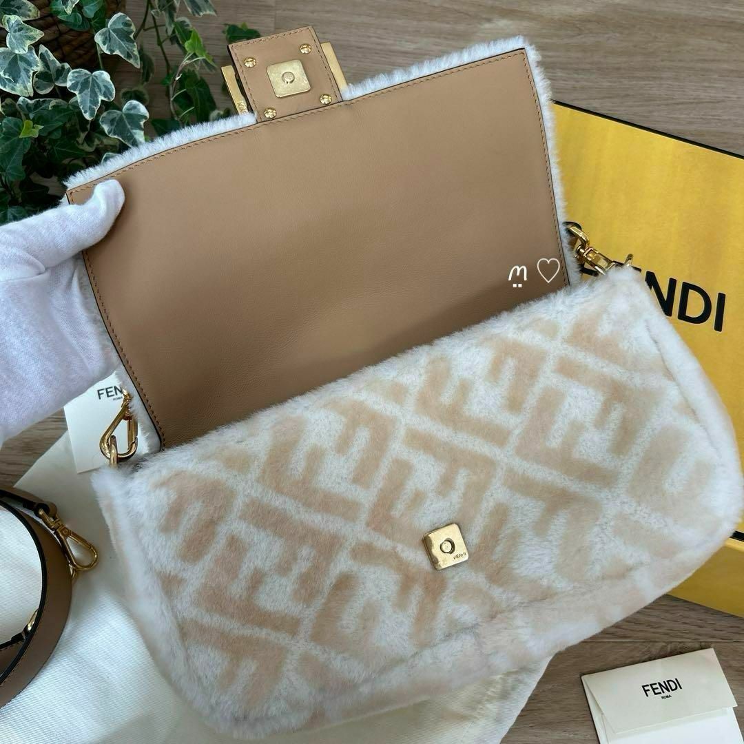 FENDI(フェンディ)のFENDI　フェンディ　バゲットバッグ　ハンドショルダー　ムートン　ふわふわ レディースのバッグ(ショルダーバッグ)の商品写真