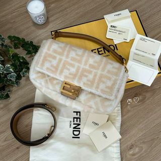 フェンディ(FENDI)のFENDI　フェンディ　バゲットバッグ　ハンドショルダー　ムートン　ふわふわ(ショルダーバッグ)