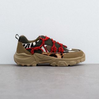 ザラ(ZARA)の【新品タグ付き】ZARA ランニングスニーカー(スニーカー)