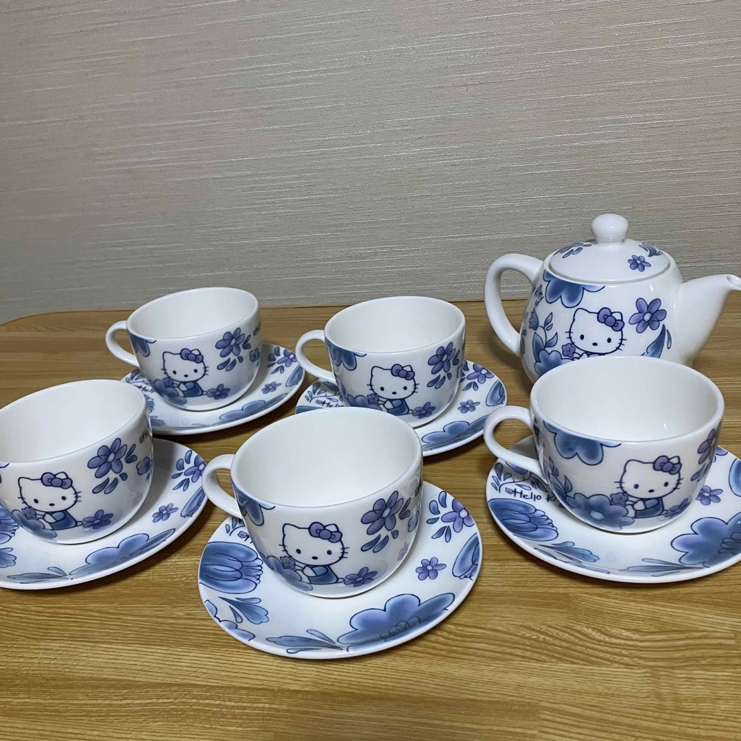 サンリオ ハローキティ NIKKO ティーポット カップ&ソーサー 5客 サンリオ ハローキティ NIKKO ティーポット カップ&ソーサー 5客