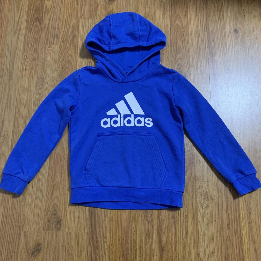 adidas(アディダス)のadidas フード付きトレーナー 120 アディダス ブルー キッズ/ベビー/マタニティのキッズ服男の子用(90cm~)(Tシャツ/カットソー)の商品写真