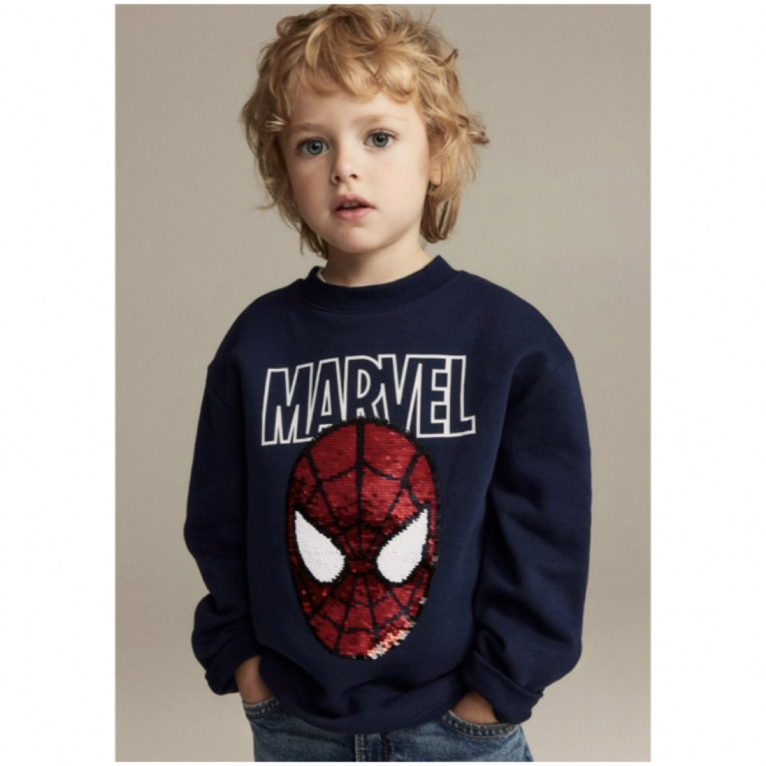 H&M(エイチアンドエム)の未使用h&mスパイダーマンスパンコールトレーナー120〜130cm男の子マーベル キッズ/ベビー/マタニティのキッズ服男の子用(90cm~)(Tシャツ/カットソー)の商品写真