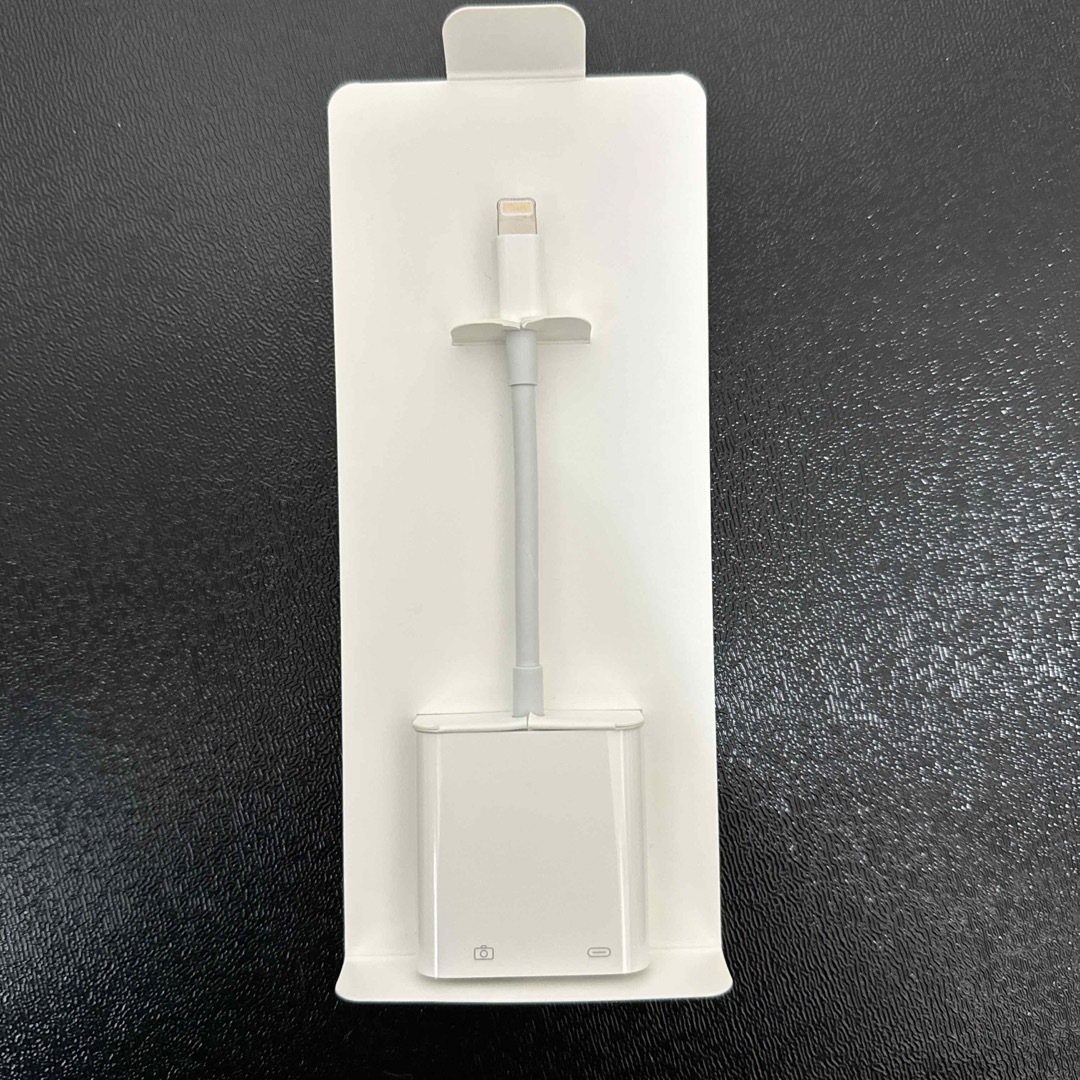 Apple(アップル)のtulip様専用ーApple純正Lightning - USB 3 A1619 スマホ/家電/カメラのスマホアクセサリー(その他)の商品写真