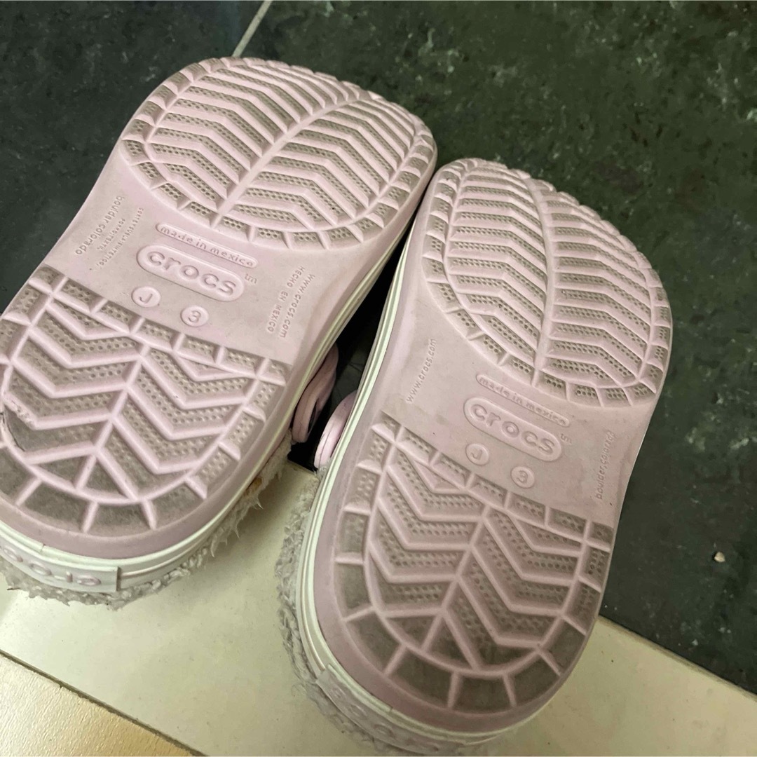 crocs(クロックス)のボア付きクロックス キッズ/ベビー/マタニティのキッズ靴/シューズ(15cm~)(サンダル)の商品写真