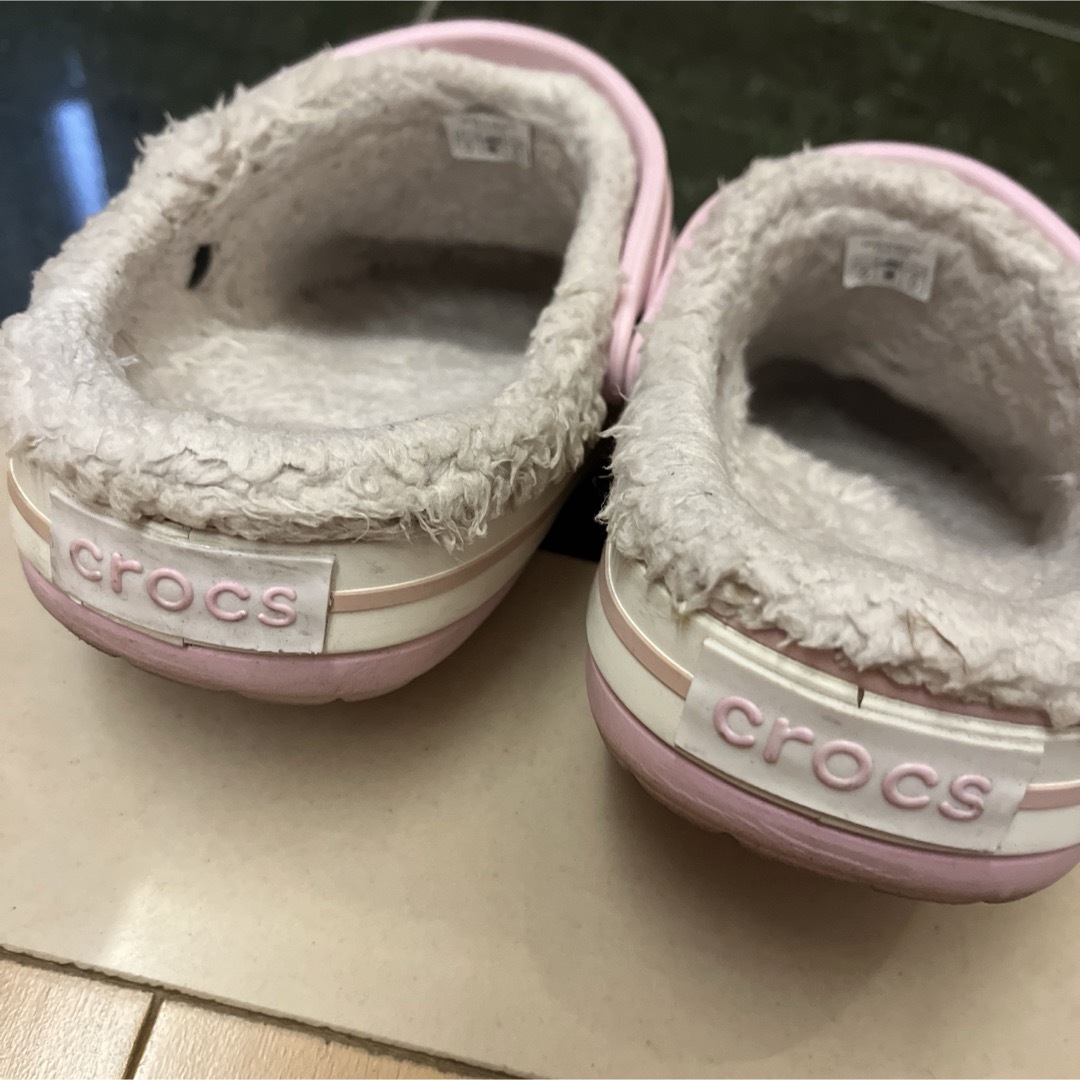 crocs(クロックス)のボア付きクロックス キッズ/ベビー/マタニティのキッズ靴/シューズ(15cm~)(サンダル)の商品写真