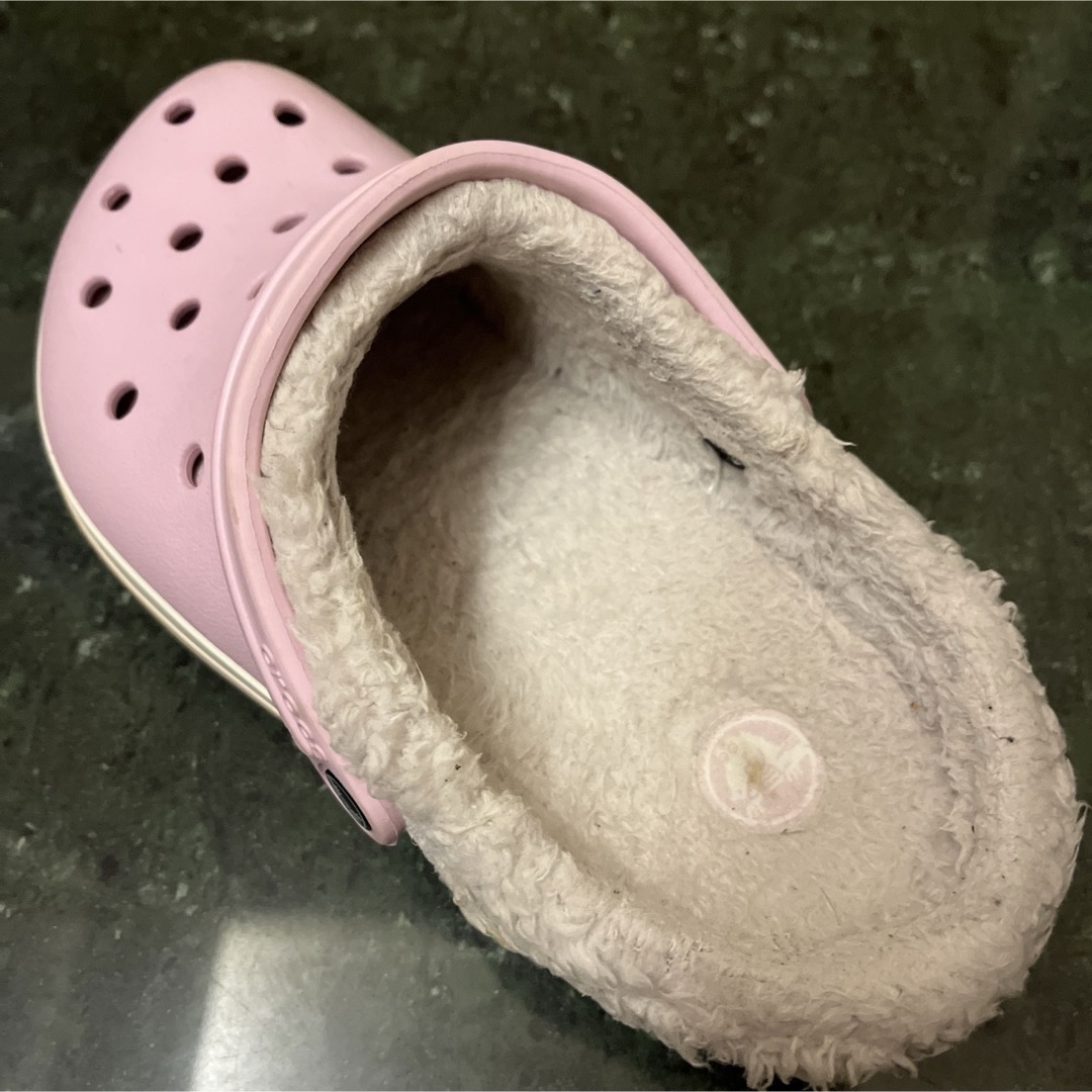 crocs(クロックス)のボア付きクロックス キッズ/ベビー/マタニティのキッズ靴/シューズ(15cm~)(サンダル)の商品写真