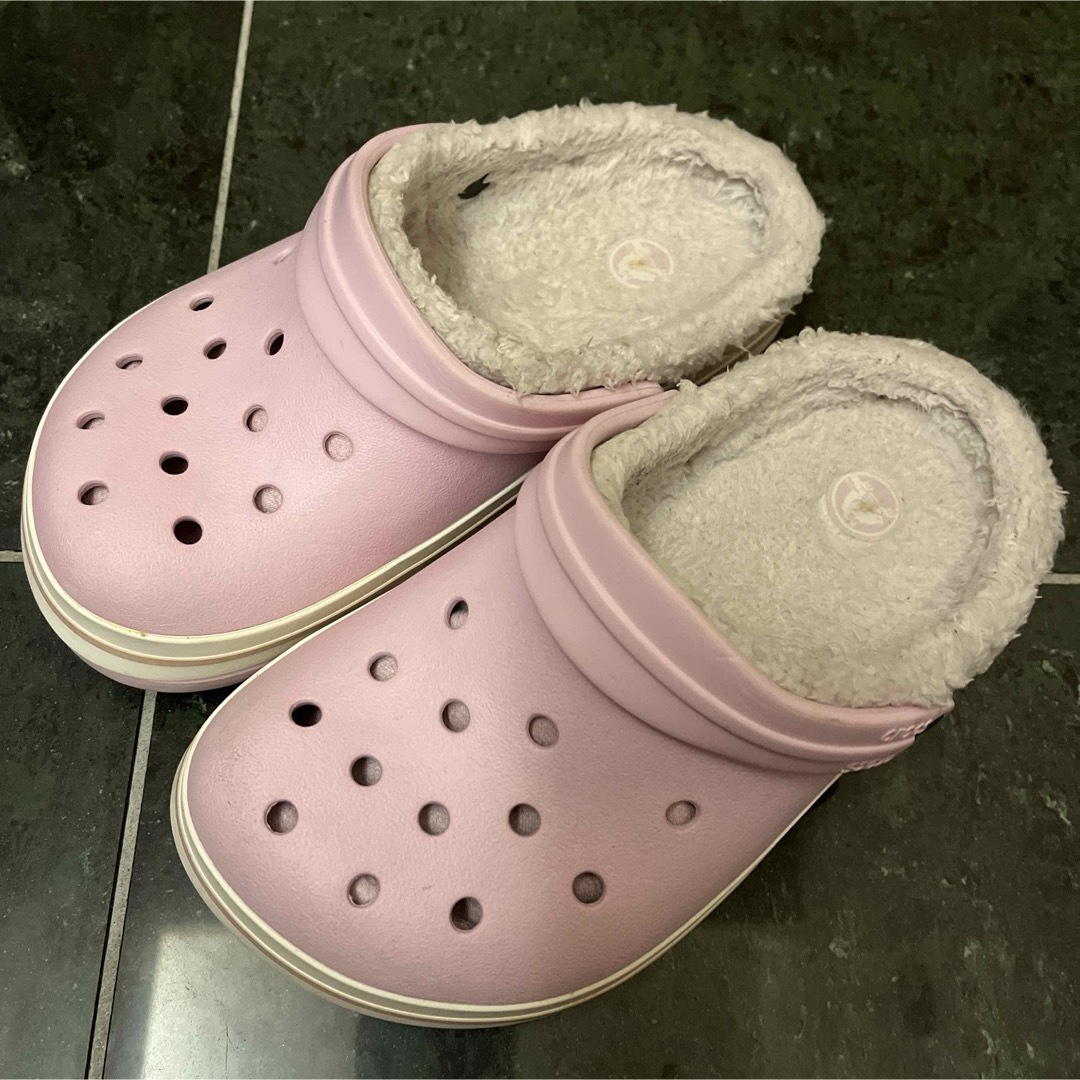 crocs(クロックス)のボア付きクロックス キッズ/ベビー/マタニティのキッズ靴/シューズ(15cm~)(サンダル)の商品写真