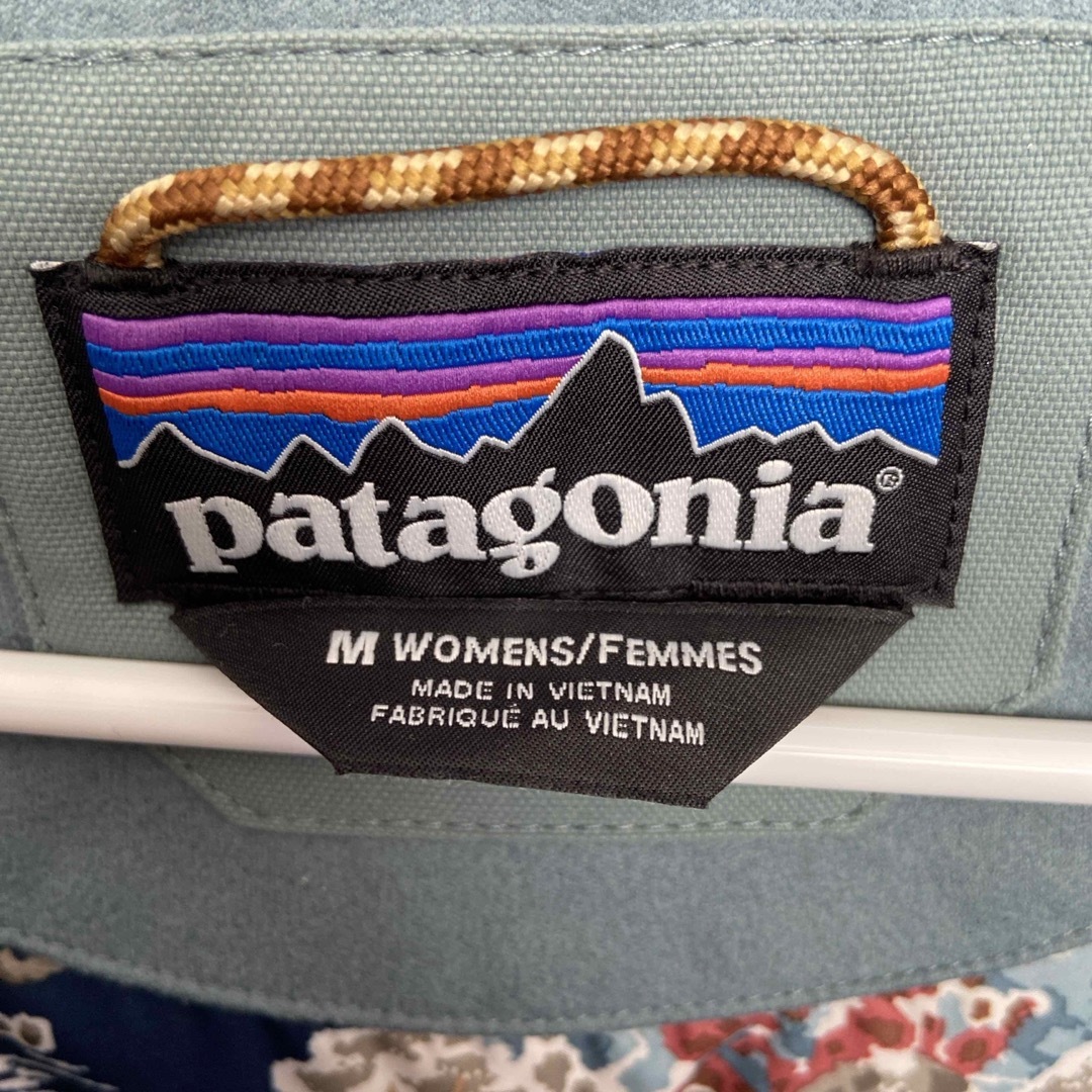 patagonia(パタゴニア)の未使用◇限定柄　Patagonia ダウンベスト　フード　レディース　M レディースのジャケット/アウター(ダウンベスト)の商品写真