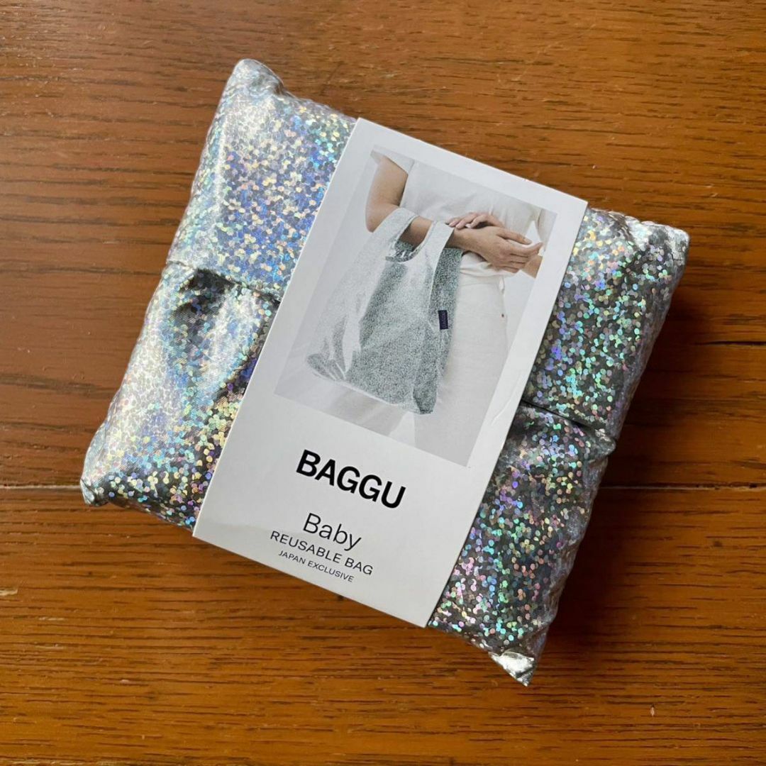 BAGGU(バグゥ)のBAGGU　BABY BAGGU　廃番品　2023春夏　メタリック ホログラム レディースのバッグ(エコバッグ)の商品写真