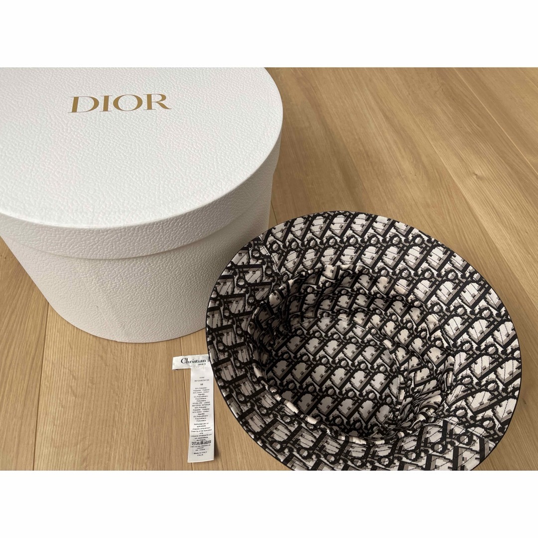 Christian Dior(クリスチャンディオール)の専用ページ Dior バケハ バケットハット ディオール リバーシブル 帽子  レディースの帽子(ハット)の商品写真