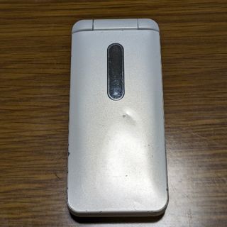 キョウセラ(京セラ)のGRATINA 4G KYF31 中古 auガラケー ホワイト(携帯電話本体)