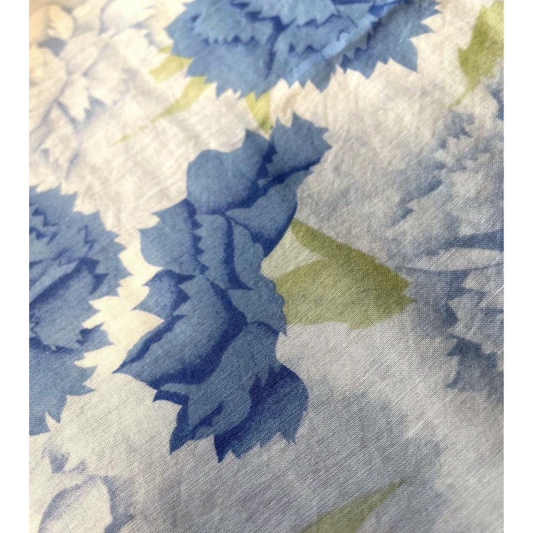 HANAE MORI(ハナエモリ)の森英恵　モリハナエ　ハンカチ　淡いブルー　水色　花柄　フラワー　ブランドハンカチ レディースのファッション小物(ハンカチ)の商品写真