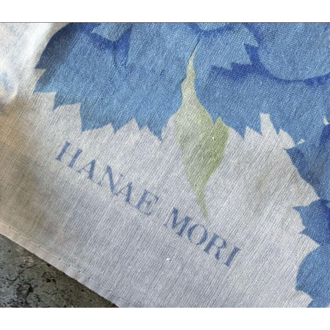 HANAE MORI(ハナエモリ)の森英恵　モリハナエ　ハンカチ　淡いブルー　水色　花柄　フラワー　ブランドハンカチ レディースのファッション小物(ハンカチ)の商品写真