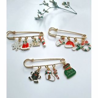 【新品】クリスマスブローチ ３点セット　 アクセサリー　ストールクリップ　ギフト(ブローチ/コサージュ)