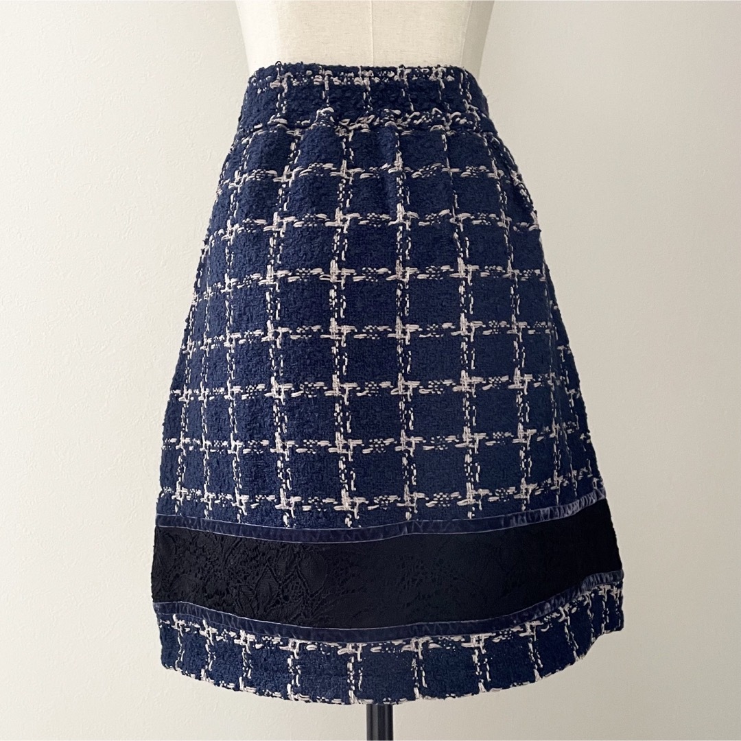 axes femme(アクシーズファム)の未使用　アクシーズ  レース切り替え　タイトスカート レディースのスカート(ひざ丈スカート)の商品写真
