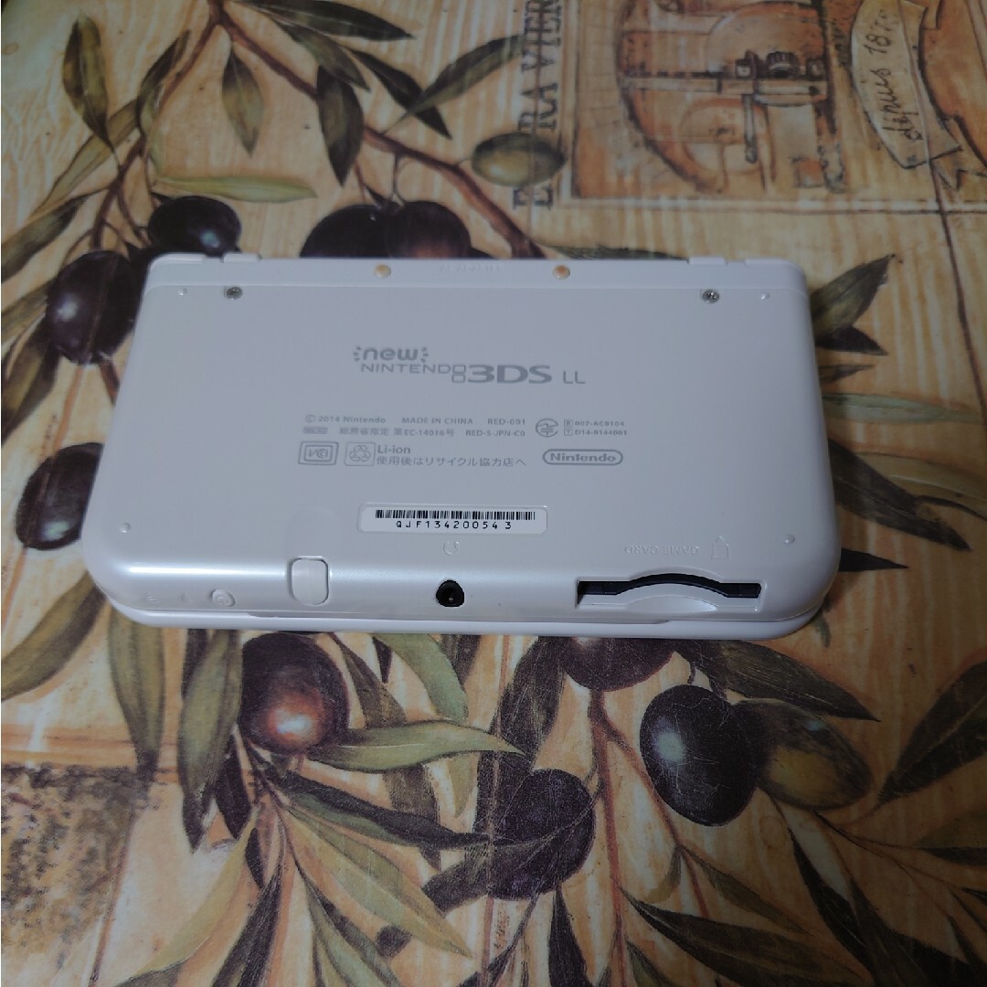ニンテンドー3DS(ニンテンドー3DS)のNewニンテンドー3DS LL パールホワイト本体　良品 エンタメ/ホビーのゲームソフト/ゲーム機本体(携帯用ゲーム機本体)の商品写真