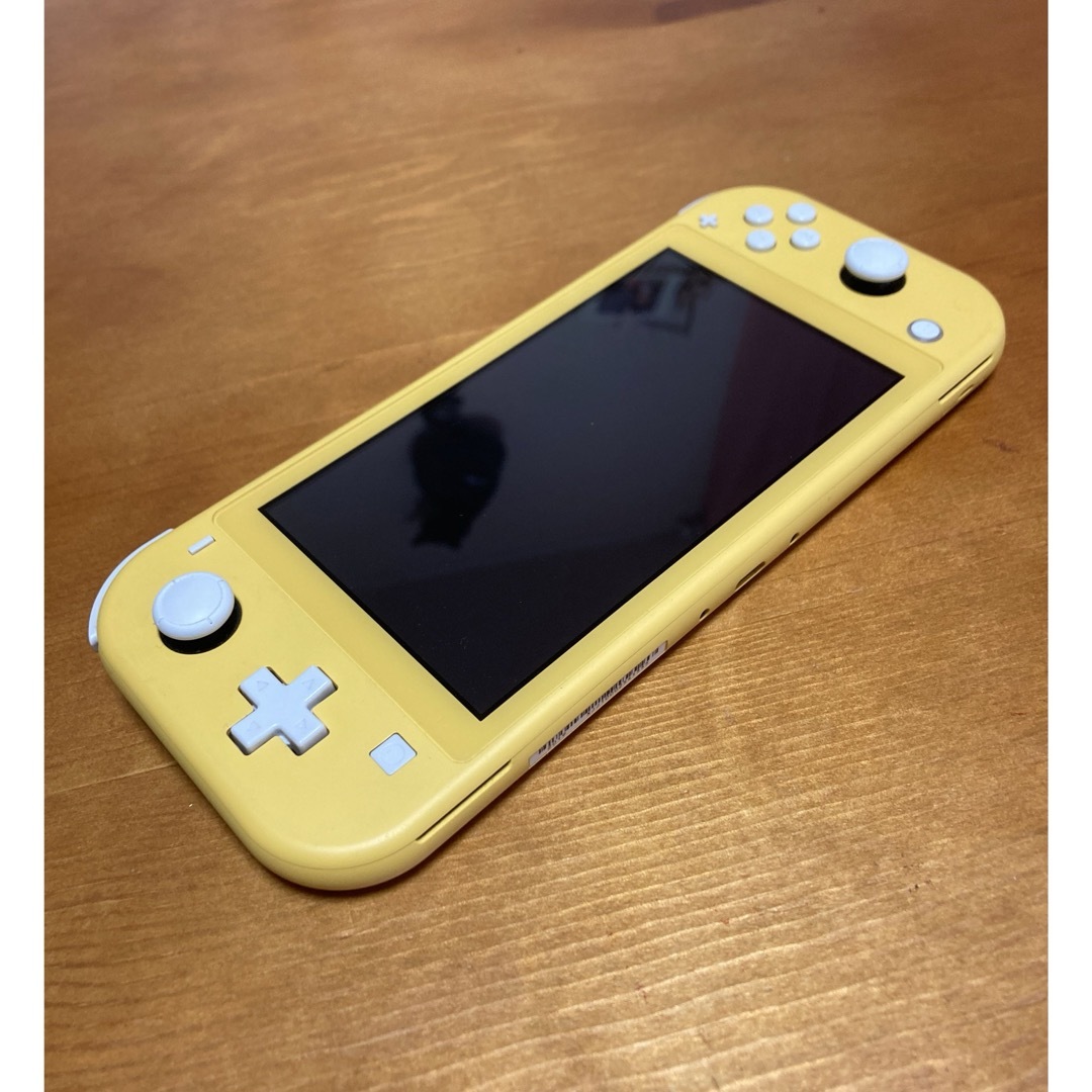 Nintendo Switch(ニンテンドースイッチ)のSwitch Lite  箱あり本体　中古品　⭐︎おまけ付き⭐︎ エンタメ/ホビーのゲームソフト/ゲーム機本体(携帯用ゲーム機本体)の商品写真