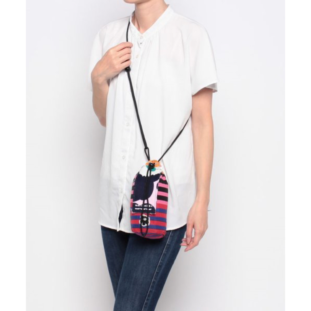 marimekko(マリメッコ)の新品✨タグ付き♪ マリメッコ　ペットボトル入れ　ショルダーバッグ  　大特価 レディースのバッグ(ショルダーバッグ)の商品写真