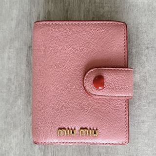 ミュウミュウ(miumiu)のミュウミュウ　miumiu 2つ折りミニウォレット　折り財布(財布)