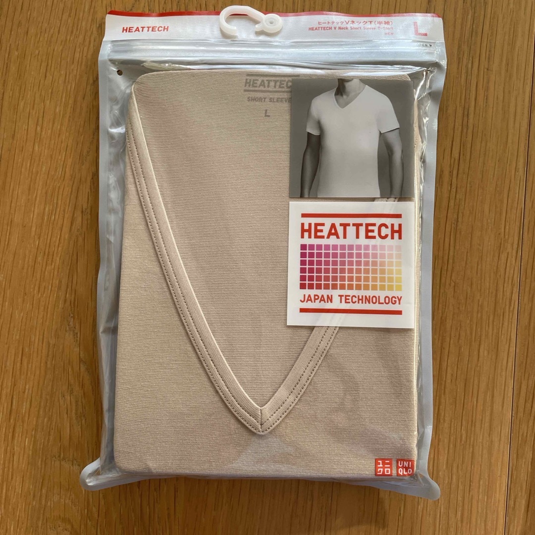 UNIQLO(ユニクロ)のUNIQLO HEATTECH VネックT ホワイト&ベージュ メンズのアンダーウェア(その他)の商品写真