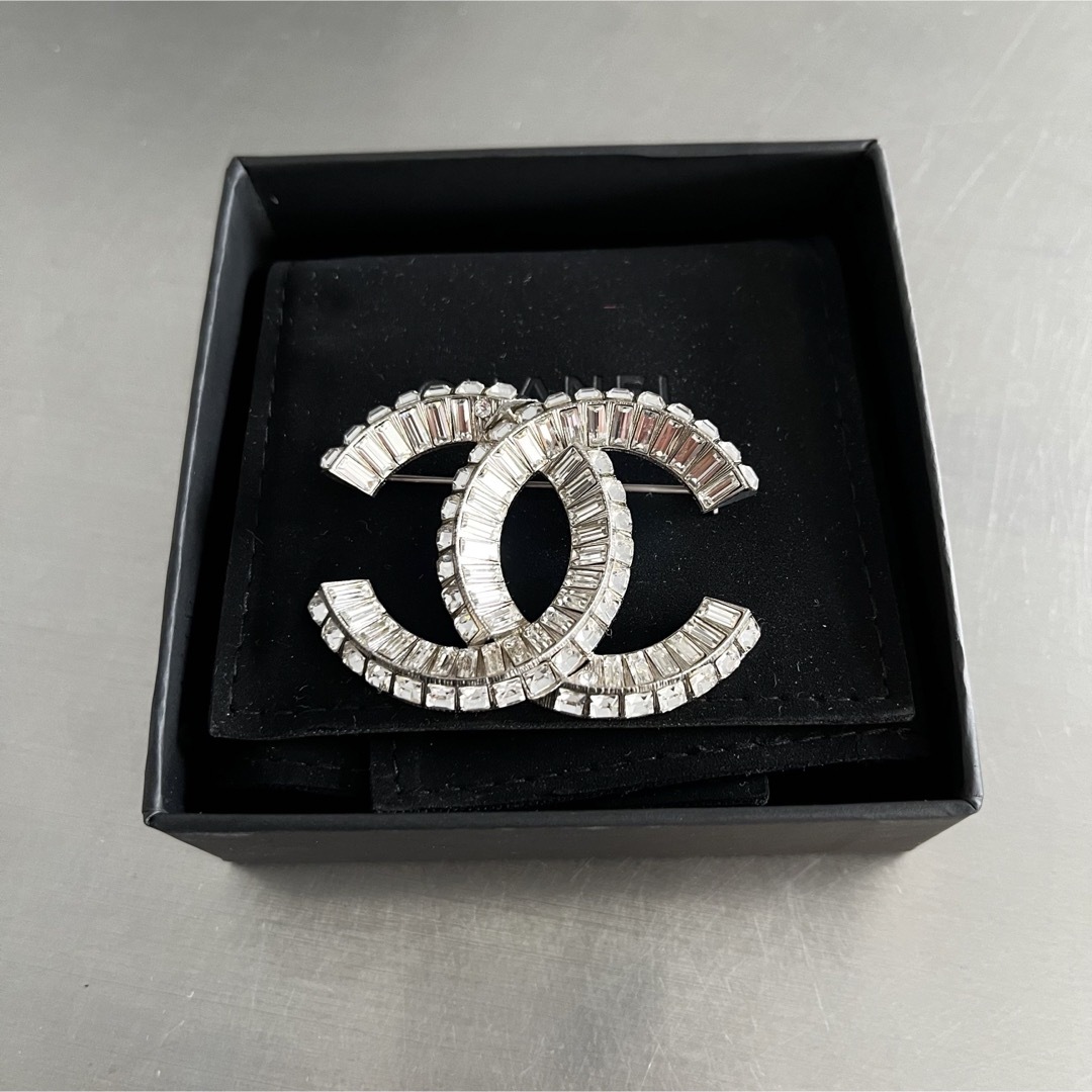 CHANEL(シャネル)の専用⭐︎シャネル　ブローチ⭐︎未使用 ハンドメイドのアクセサリー(コサージュ/ブローチ)の商品写真