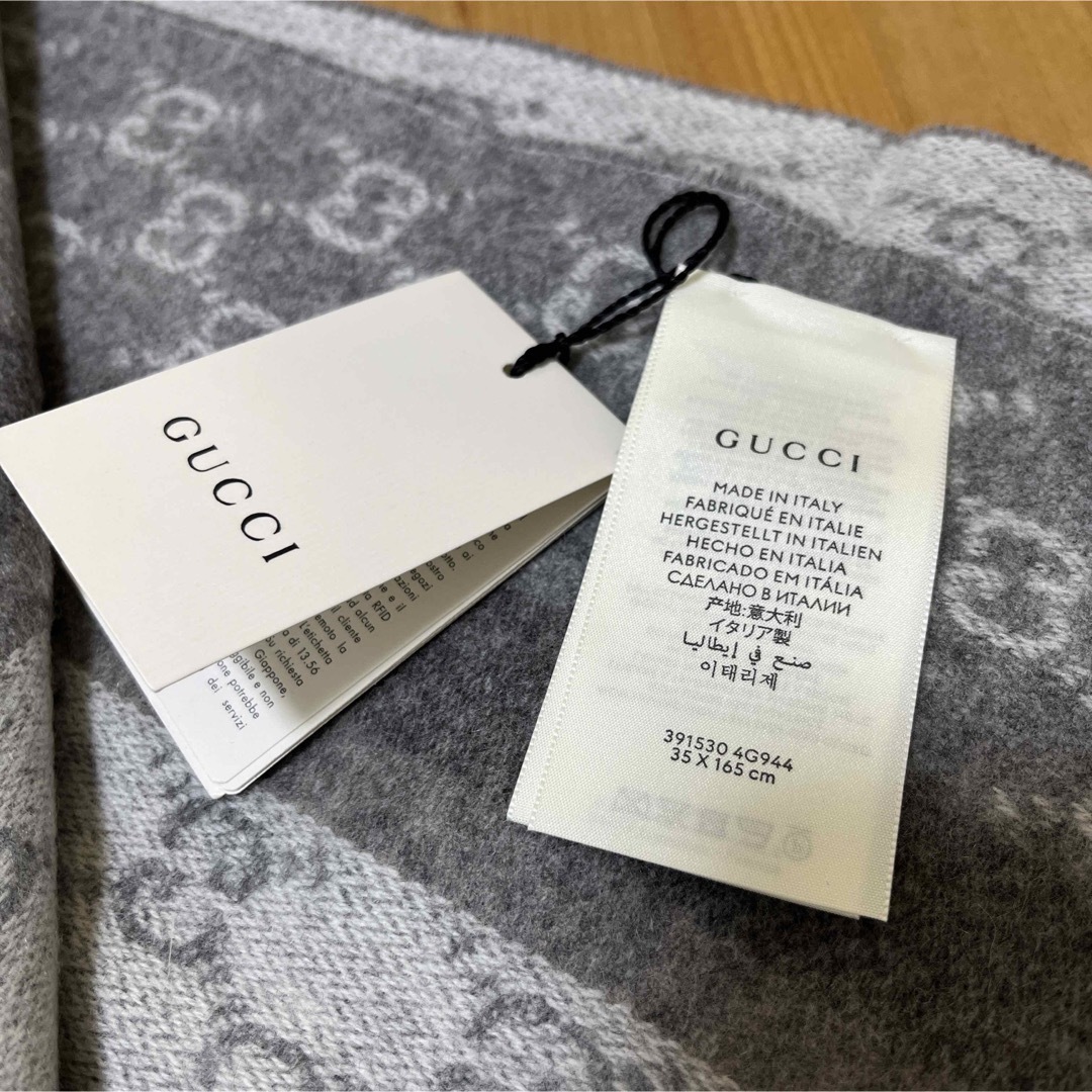 新品タグ付き グッチ GUCCI カシミア マフラー ロゴ 直営店購入 箱付き 新品タグ付き グッチ GUCCI カシミア マフラー ロゴ 直営店購入 箱付き