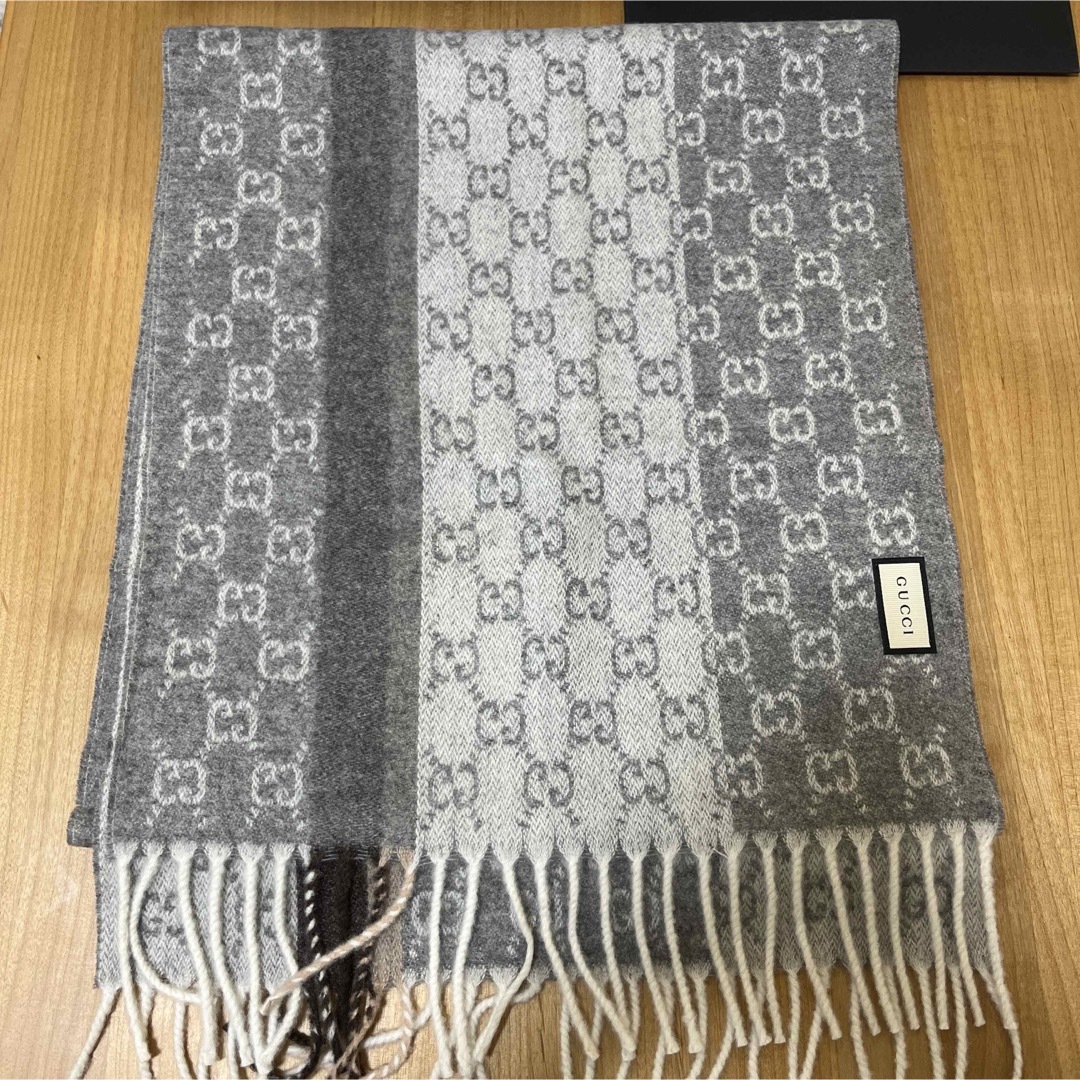 新品タグ付き グッチ GUCCI カシミア マフラー ロゴ 直営店購入 箱付き 新品タグ付き グッチ GUCCI カシミア マフラー ロゴ 直営店購入 箱付き