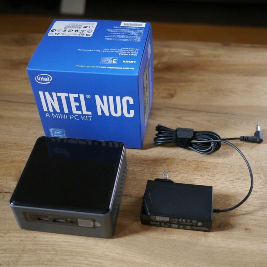 Intel NUC BOXNUC6CAYH 8GB スマホ/家電/カメラのPC/タブレット(デスクトップ型PC)の商品写真