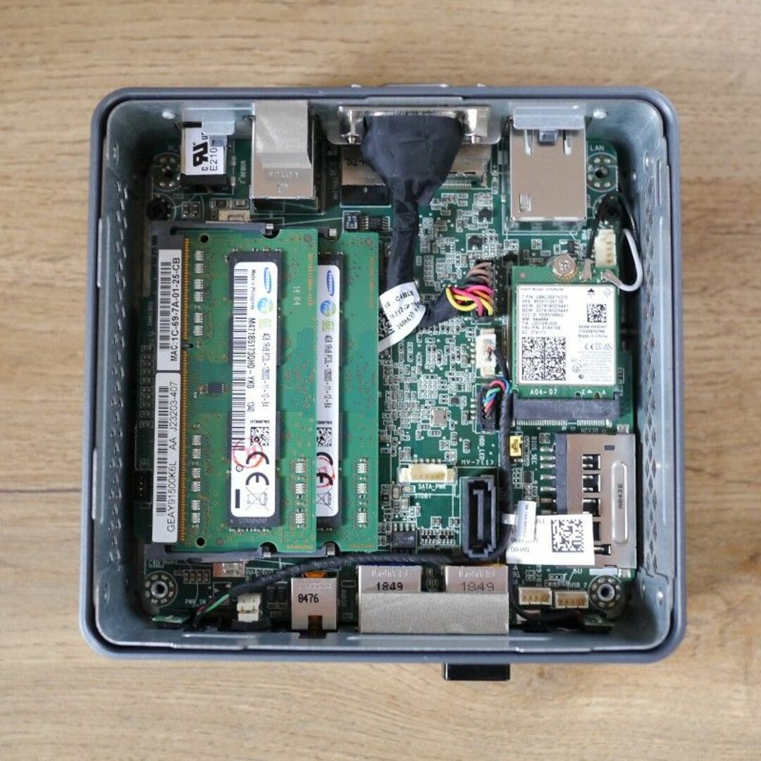 Intel NUC BOXNUC6CAYH 8GB スマホ/家電/カメラのPC/タブレット(デスクトップ型PC)の商品写真