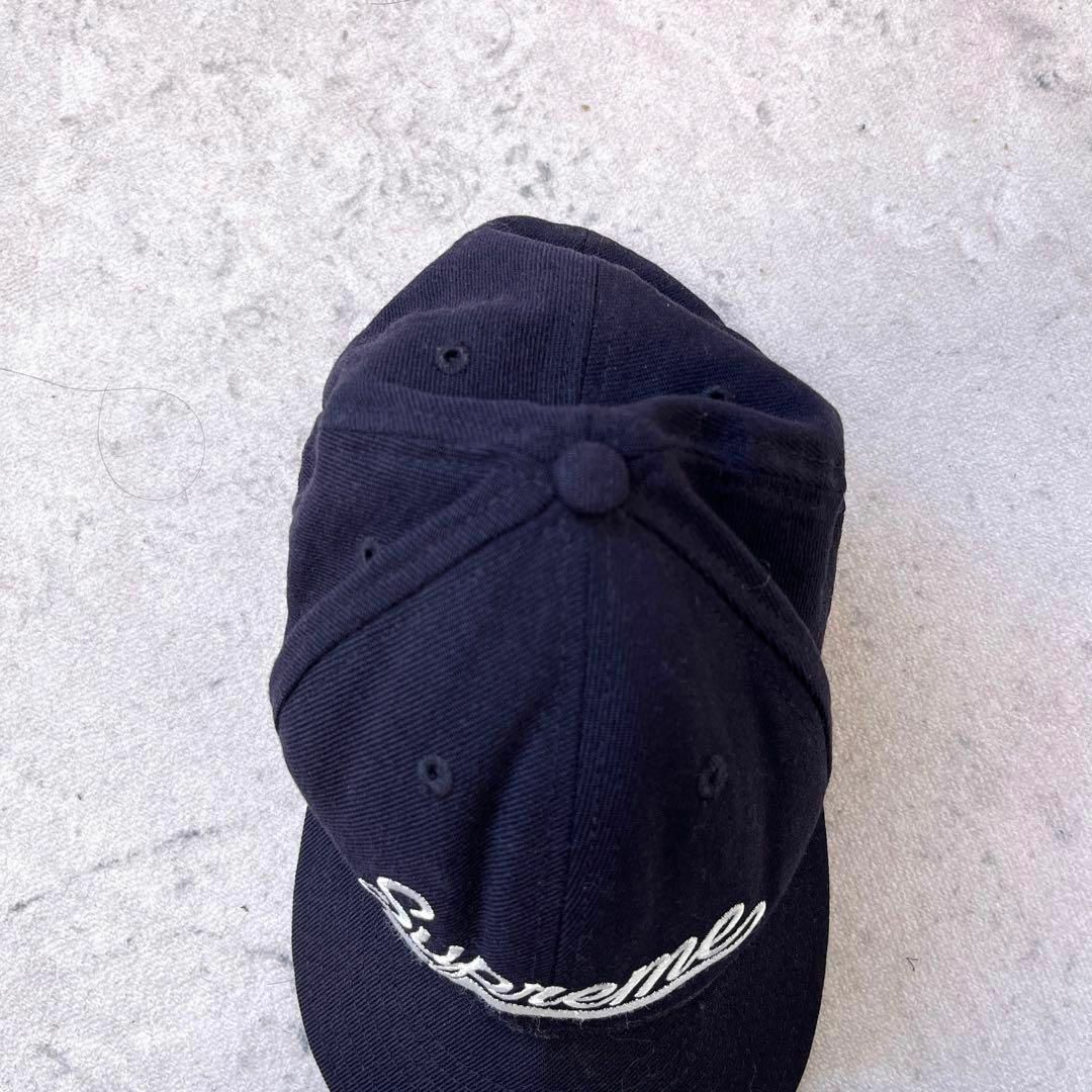 Supreme(シュプリーム)の【シュプリーム×New Era】ウール 刺繍ロゴ ベースボールキャップ ネイビー メンズの帽子(キャップ)の商品写真