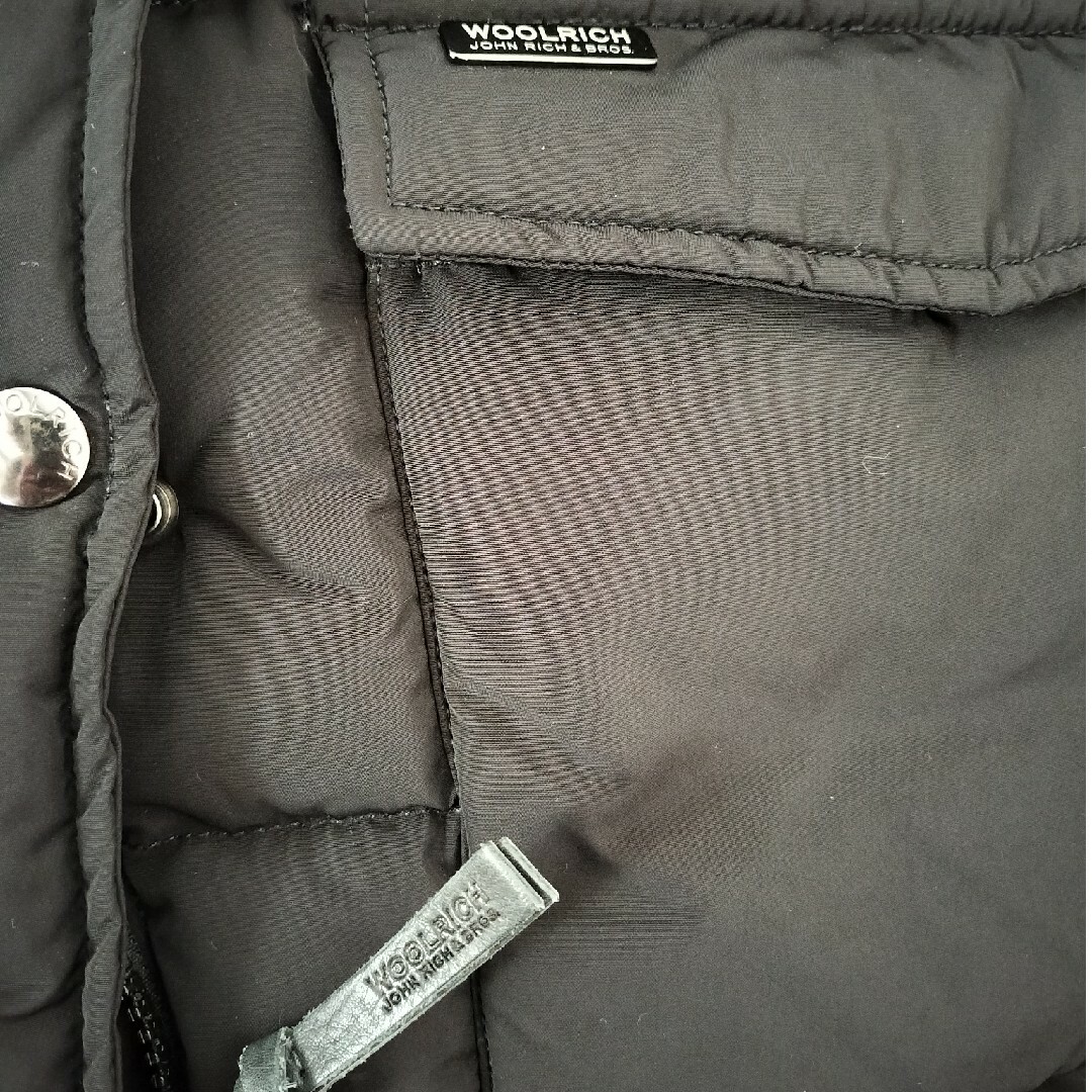 WOOLRICH(ウールリッチ)の【超美品】ウールリッチ　ダウンベスト　ファー付　ブラック レディースのジャケット/アウター(ダウンベスト)の商品写真